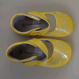 Sneakaroo Yellow Patent Mary Janes Floral Size 9c